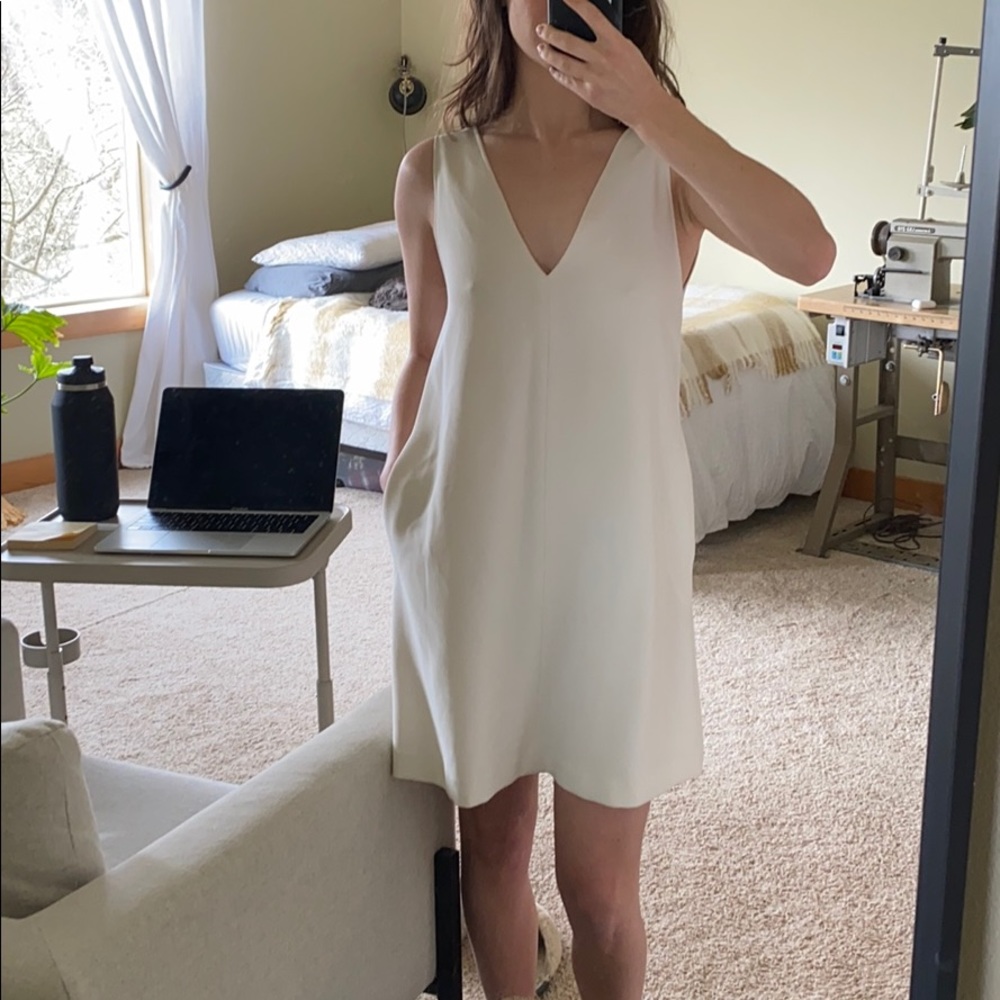 NWT Theory v shift dress